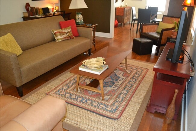 Building Photo - 1610 Ridgewood St