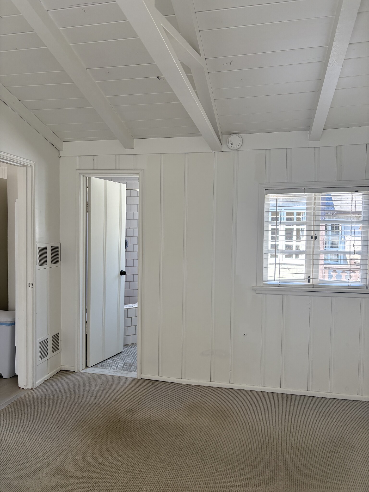 Building Photo - 117 Apolena Ave