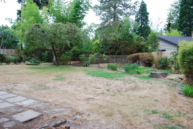 Building Photo - 3 Bed 2 Bath Ranch Style home in Beaverton...