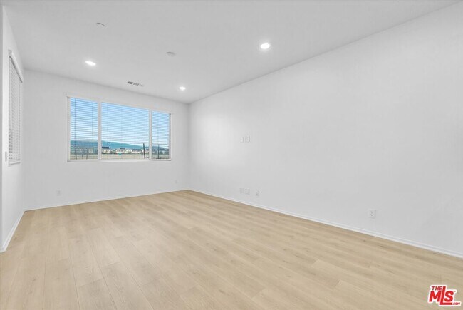 Building Photo - 4102 S Limecrest Paseo