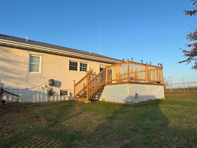 Building Photo - 8890 W Farm Rd 104