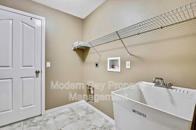 Building Photo - 12320 Papercraft Ave