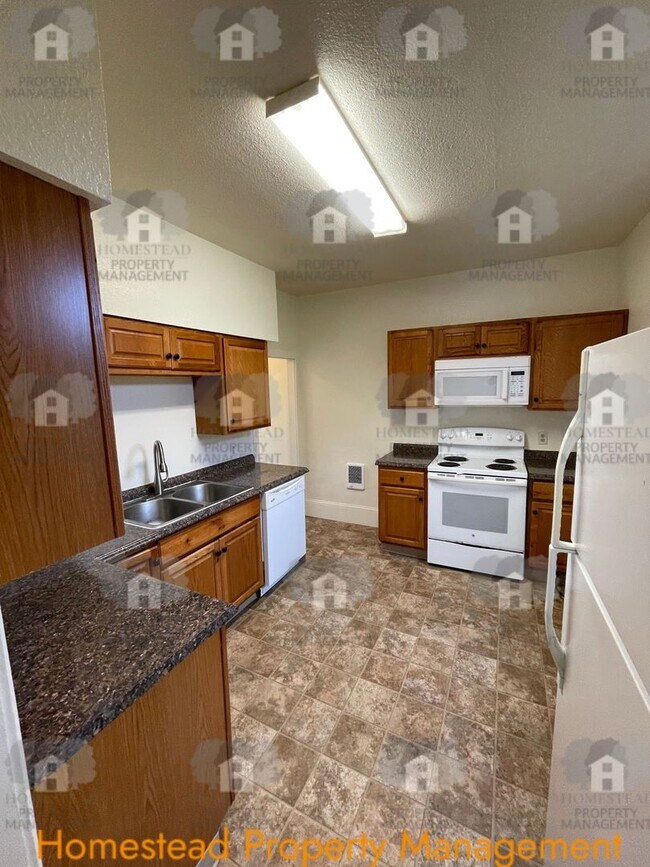Building Photo - 321