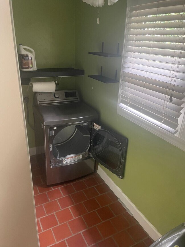 Building Photo - 2/2 HOME FOR RENT ONLY 1800$