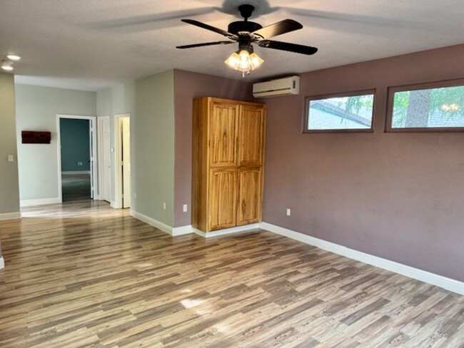 Building Photo - Spacious 1 Bedroom Mother-in-Law unit with...
