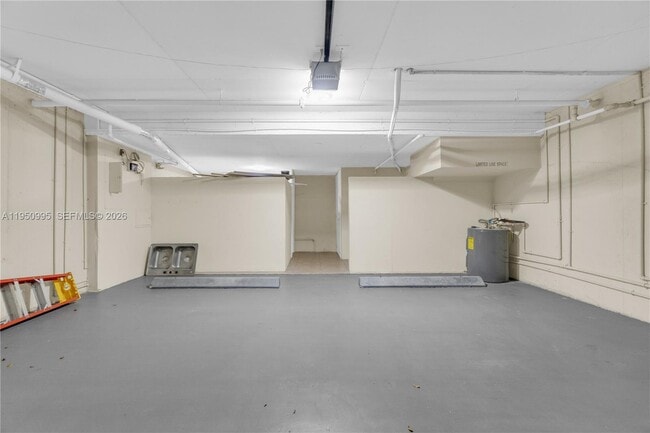 Building Photo - 2945 NE 185th St