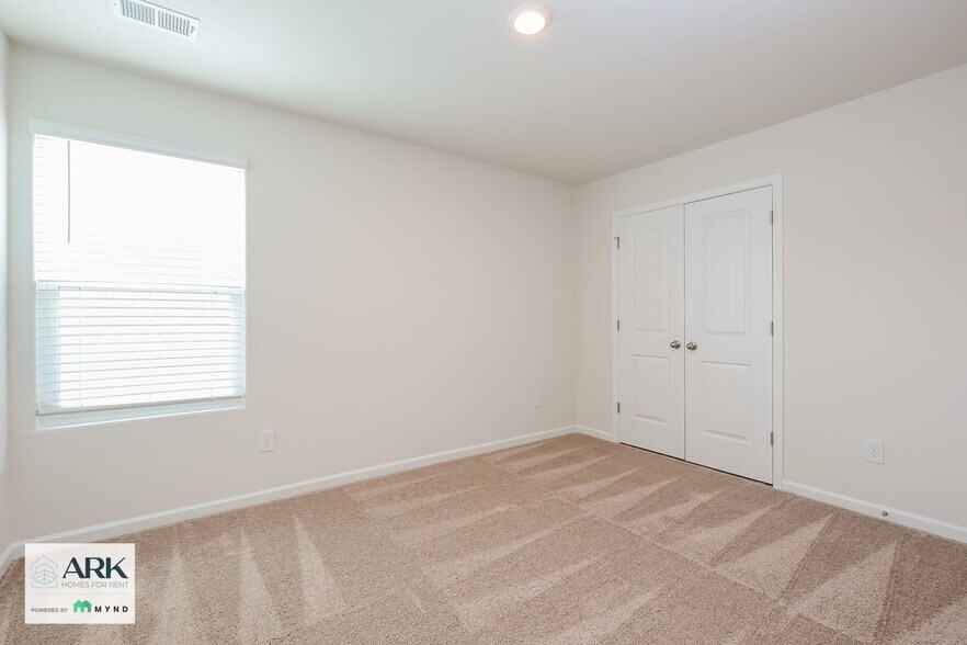 Building Photo - 2169 Southlea Dr