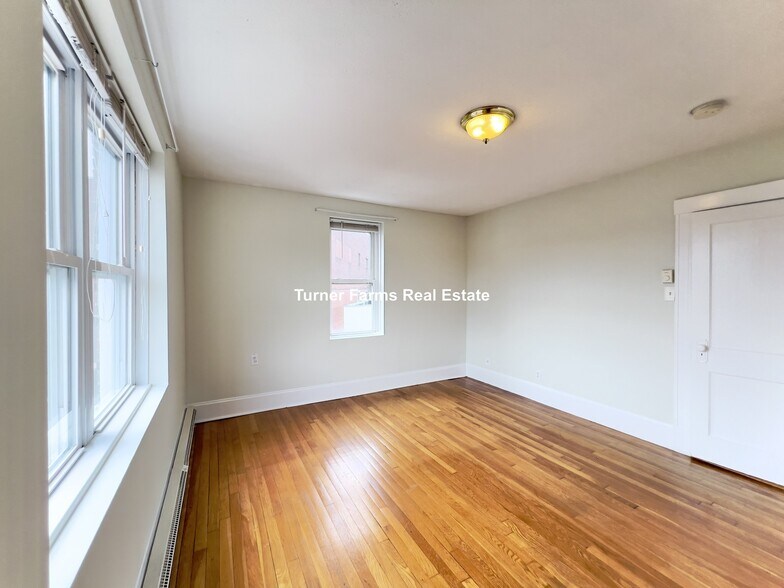Building Photo - 402A Highland Ave