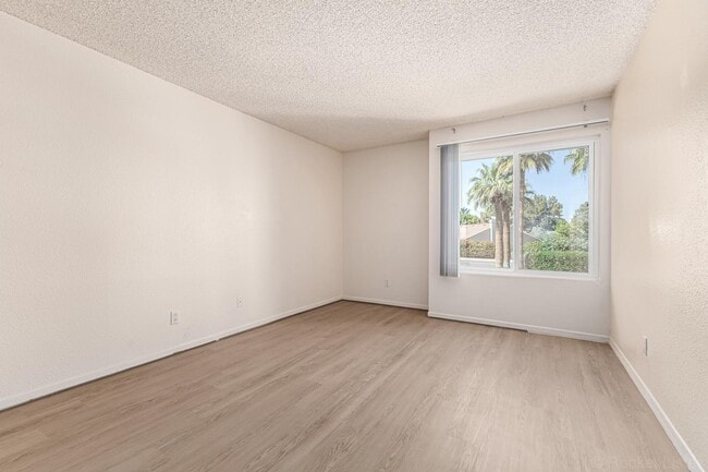 Building Photo - 7350 N Vía Paseo Del Sur