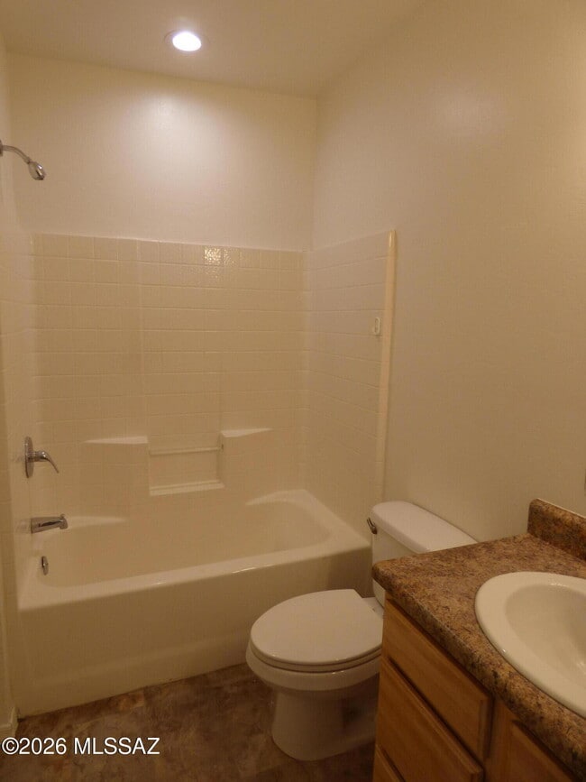 Building Photo - 1077 N Riverside Dr