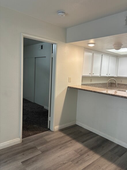 Bedroom entry - 2427 S Fern Ave