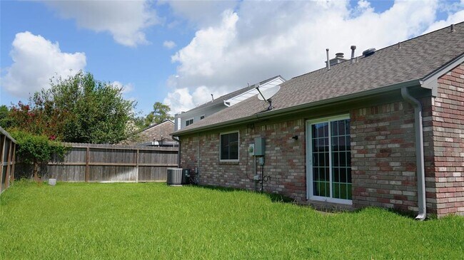 Building Photo - 18143 Forest Cedars Dr