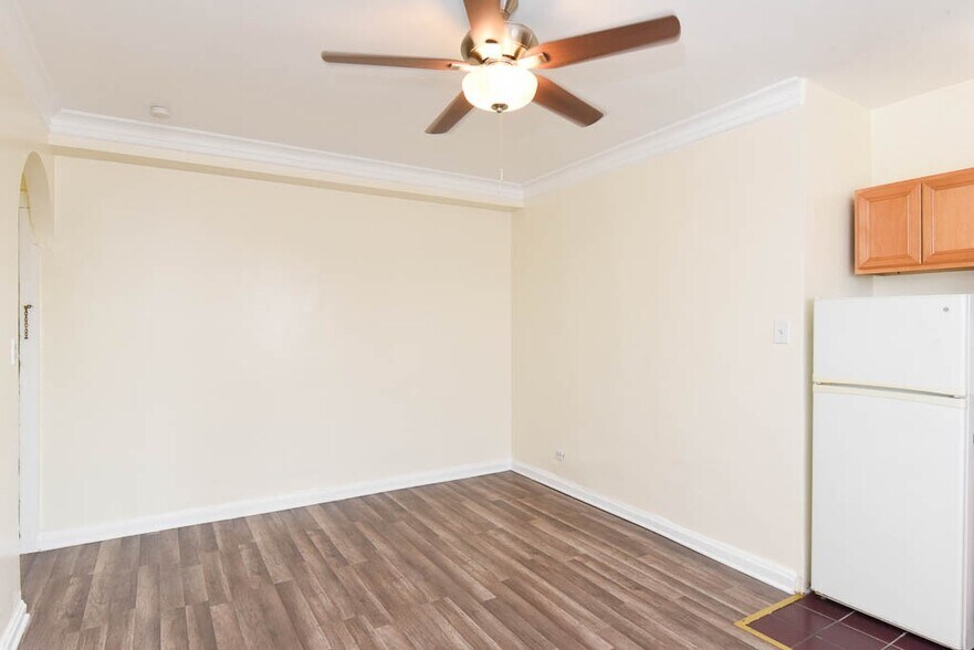 Building Photo - 4521 N Malden St