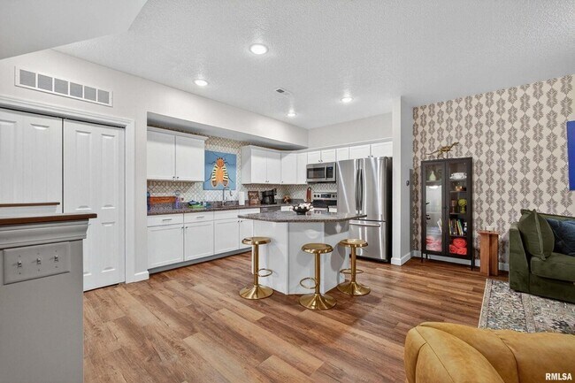 Building Photo - 4833 Lauren Ln