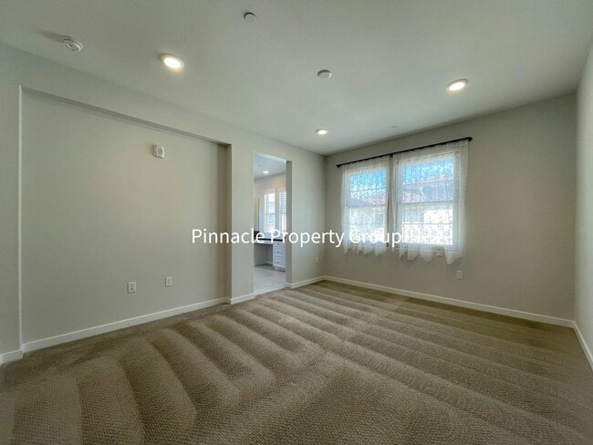 Building Photo - 1073 Foxglove Pl