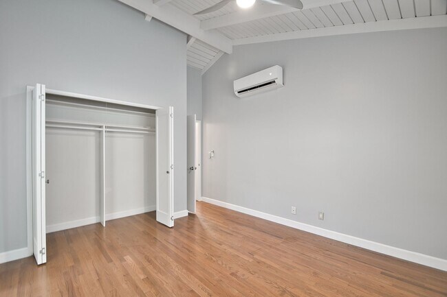 Building Photo - 127 15th Pl