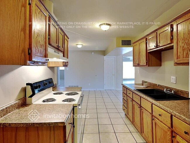 Building Photo - 5501 W Heatherbrae Dr