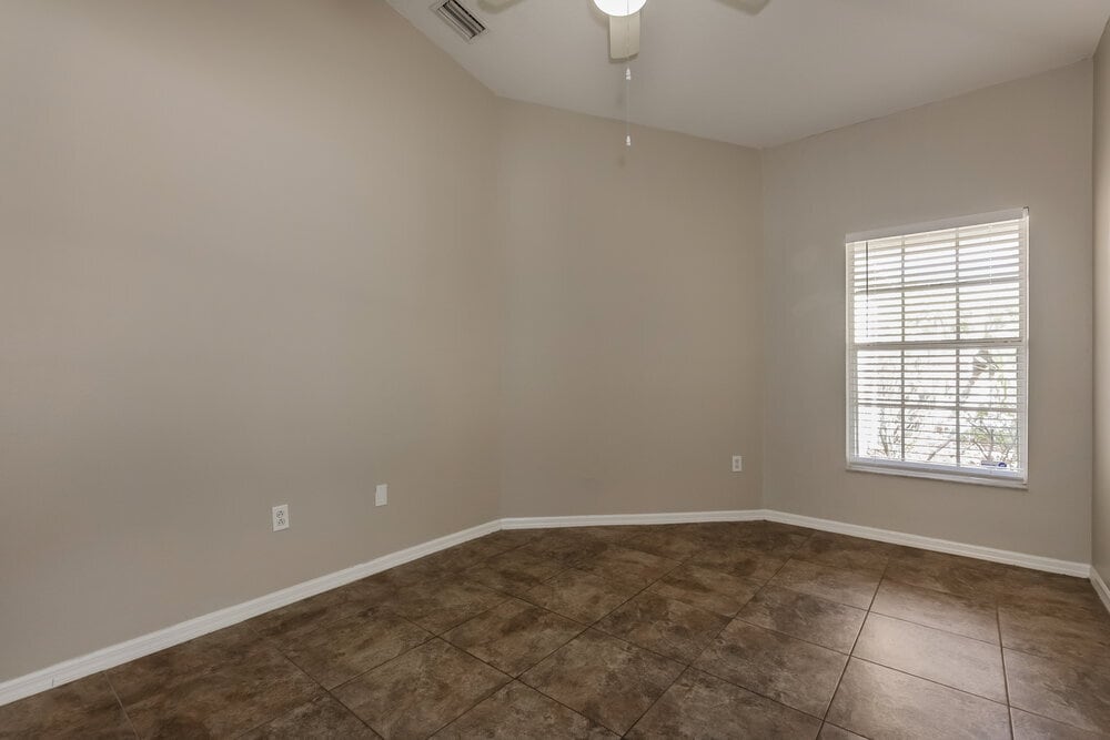 Building Photo - 402 Maple Pointe Dr