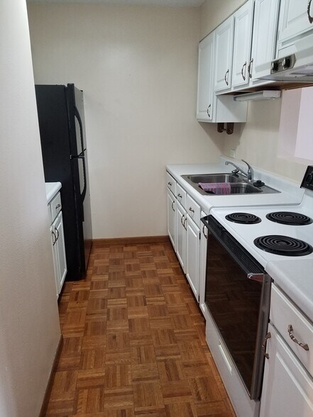 Building Photo - 2006 21 3/8 Street