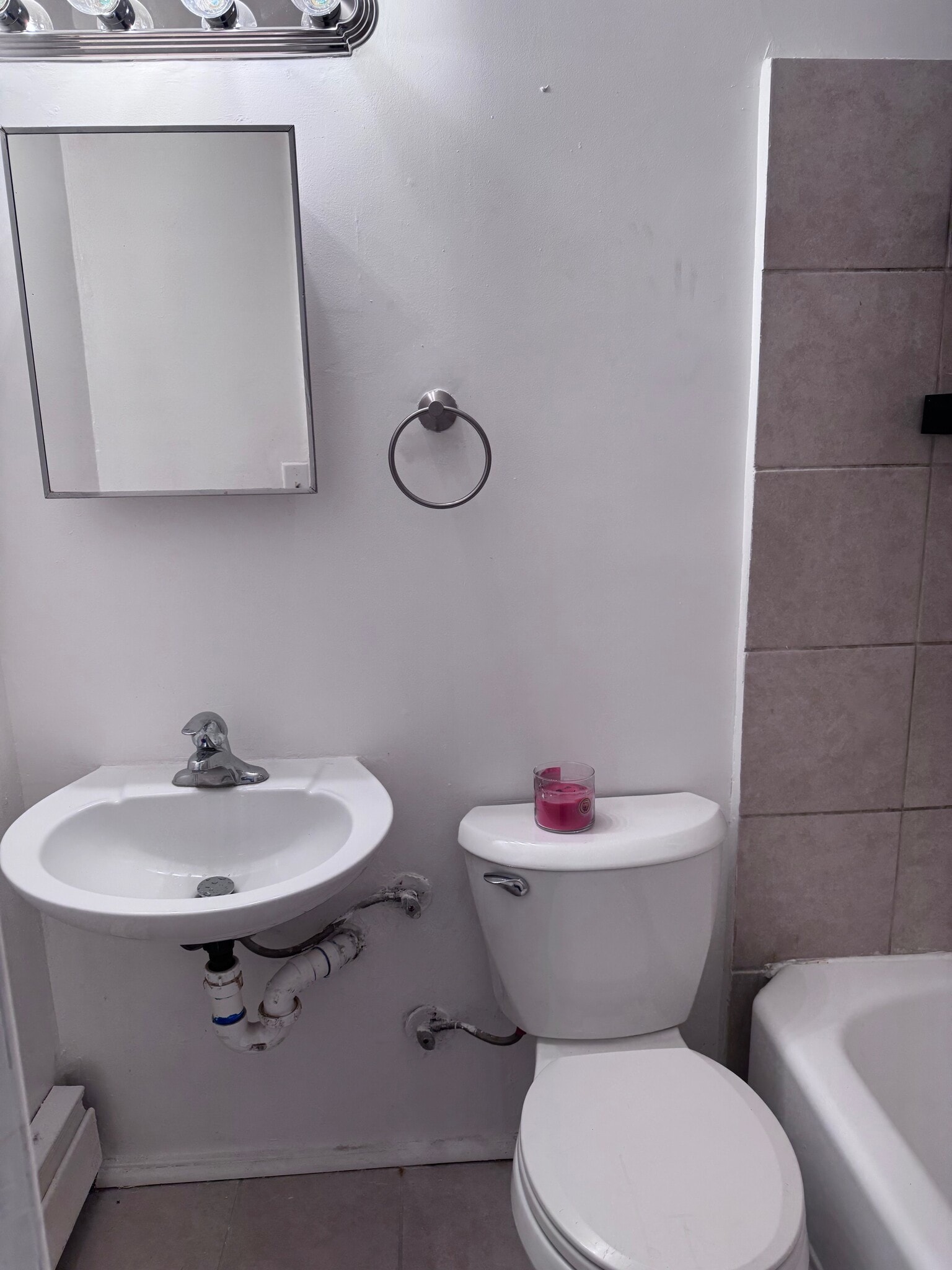 Building Photo - 2924 Southern Ave SE