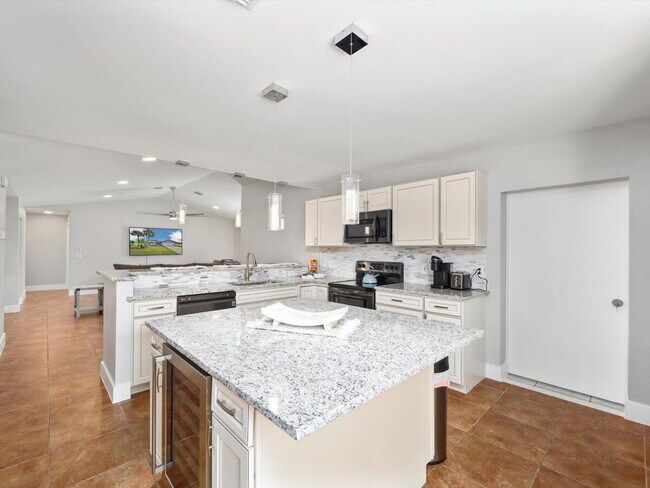 Building Photo - 2 Cedar Ct