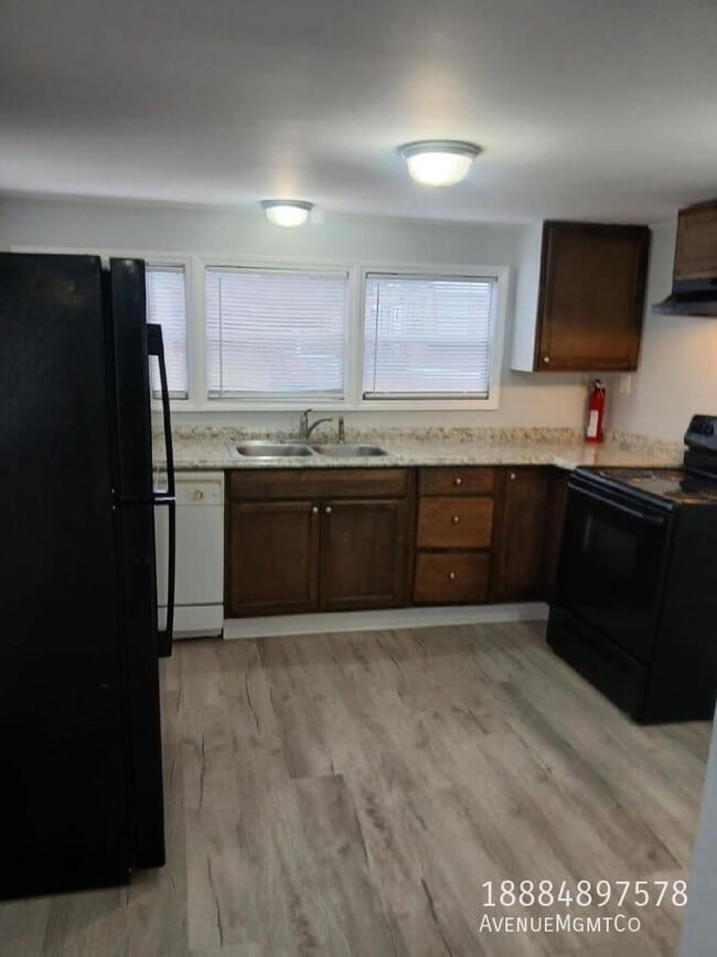 Building Photo - 715 23rd St NW