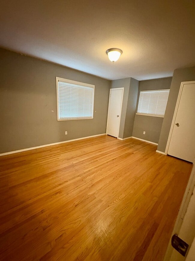 Building Photo - 3bed/2bath Home with large yard in South Sac