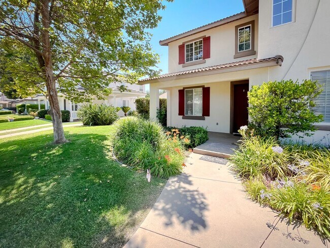 Building Photo - MUST SEE! Beautiful 3 bedroom + Loft + Office Space (or convert to 4th bedroom) + Large Backyard ...