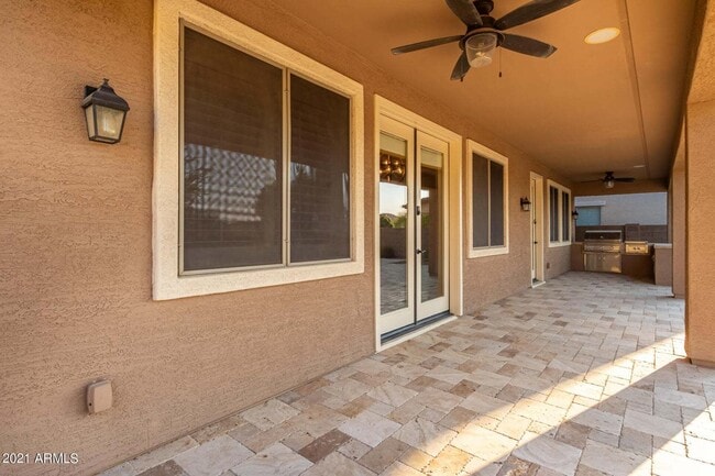 Building Photo - Eagle Glen Cul-de-sac Beauty