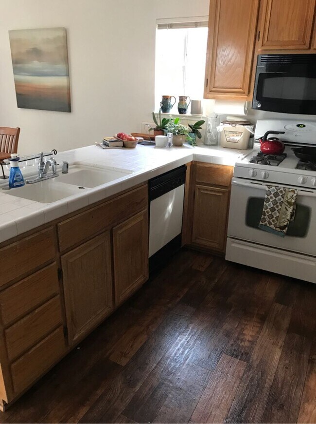 Building Photo - Great 3 bedroom 2.5 bath home