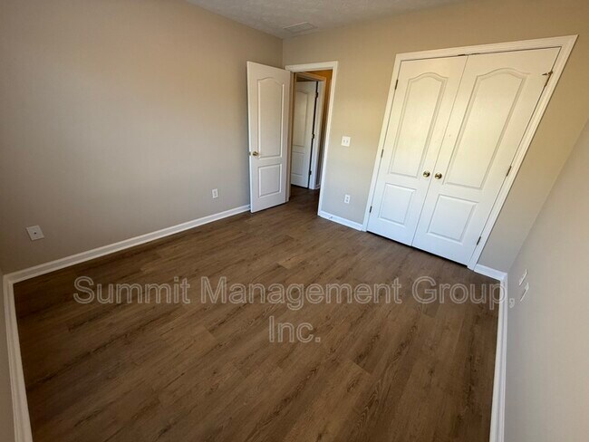 Building Photo - 25 Stephens Way