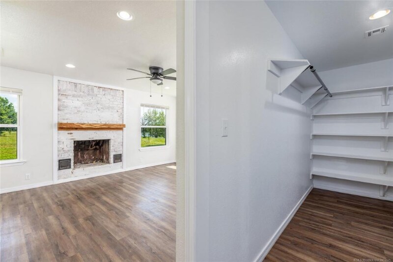 Building Photo - 850 N 4015 Rd