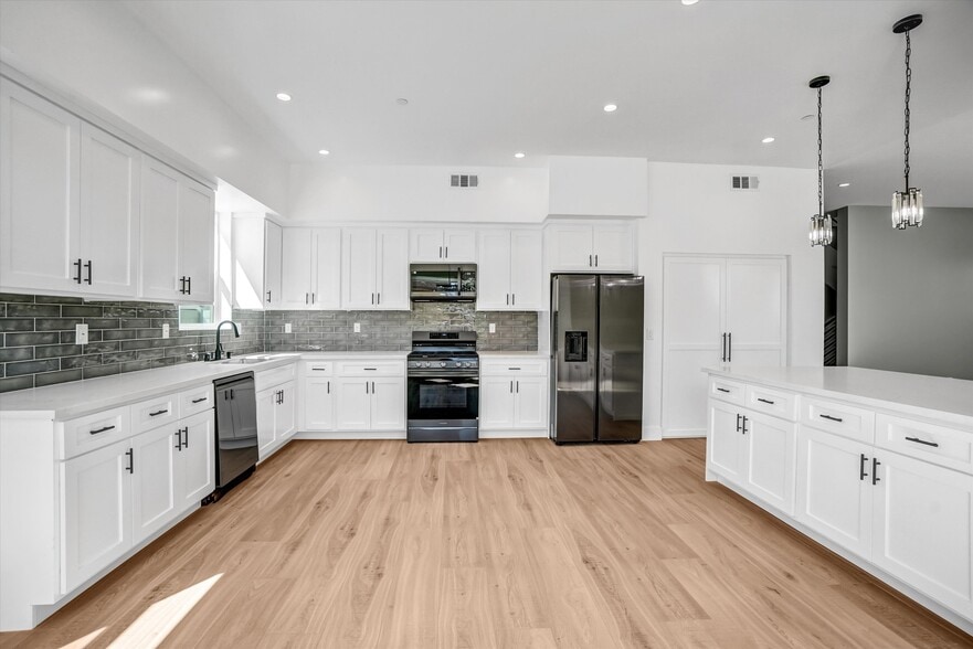 kitchen - 2124 W 238th St