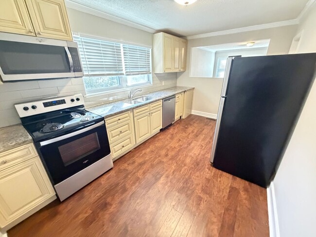 Building Photo - 2Bed/1Ba Duplex close to Downtown Concord Fully Renovated with Laundry Room on Site