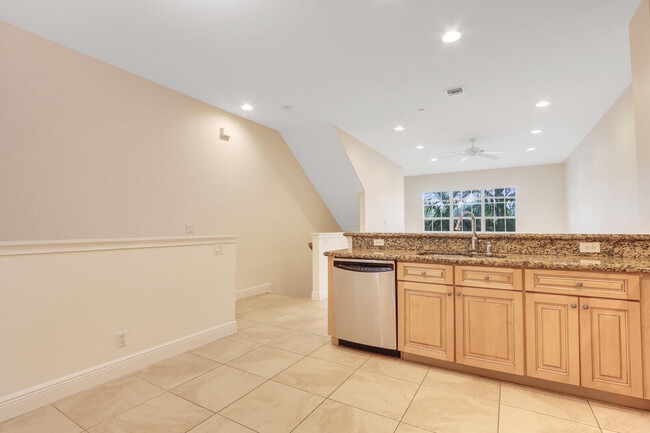 Building Photo - 4505 Artesa Way S