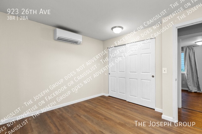 Building Photo - 923 26th Ave