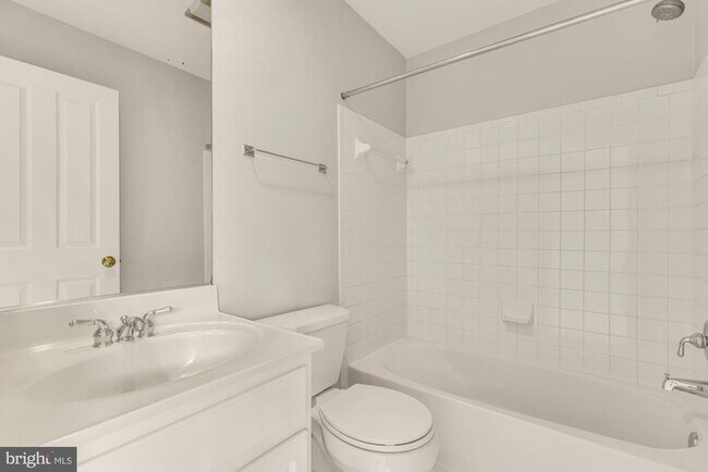 Building Photo - 1227 V St NW