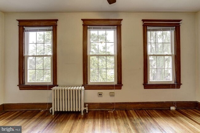 Building Photo - 1015 Quebec Place NW