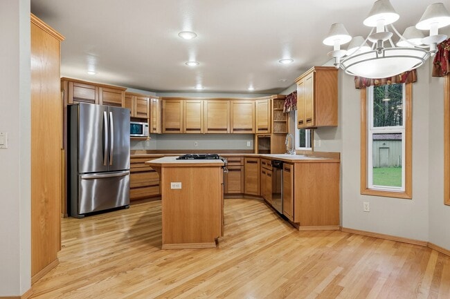 Building Photo - Move in ready! 3 bed, den, 2 bath rambler on 4.62 acres with pasture in Tumwater School District.