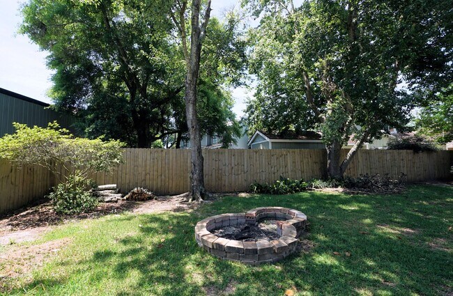 Building Photo - Great Fort Walton Beach Location
