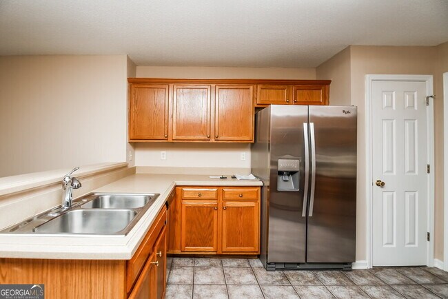 Building Photo - 6857 Robinwood Trail