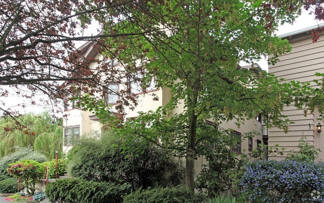 Building Photo - Beverly Apartments