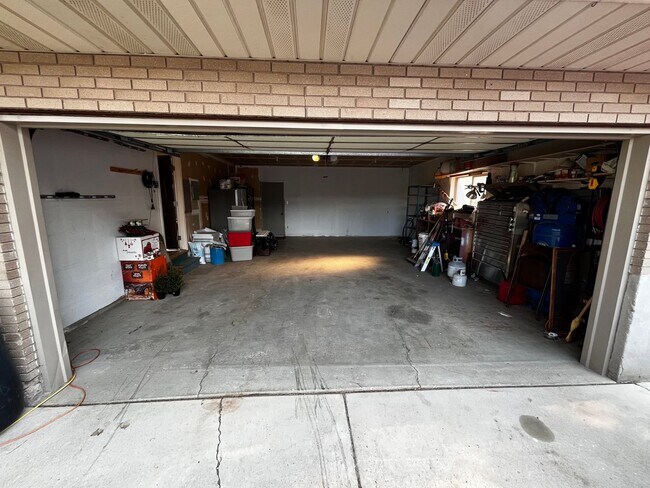 Building Photo - Beautiful 5 Bedroom/4 Bathroom in Bountiful