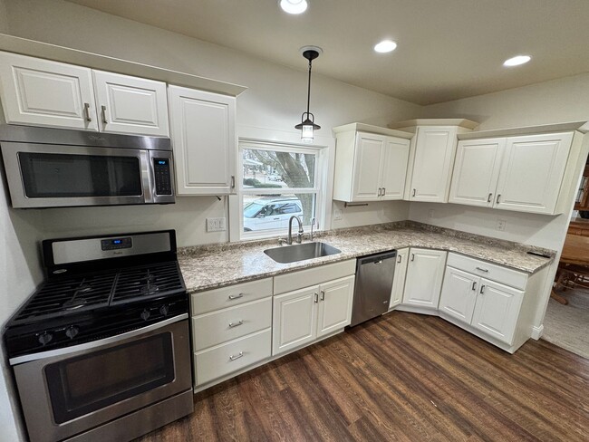 Building Photo - Spacious 4 Bedroom Home Available for Rent in Orange City