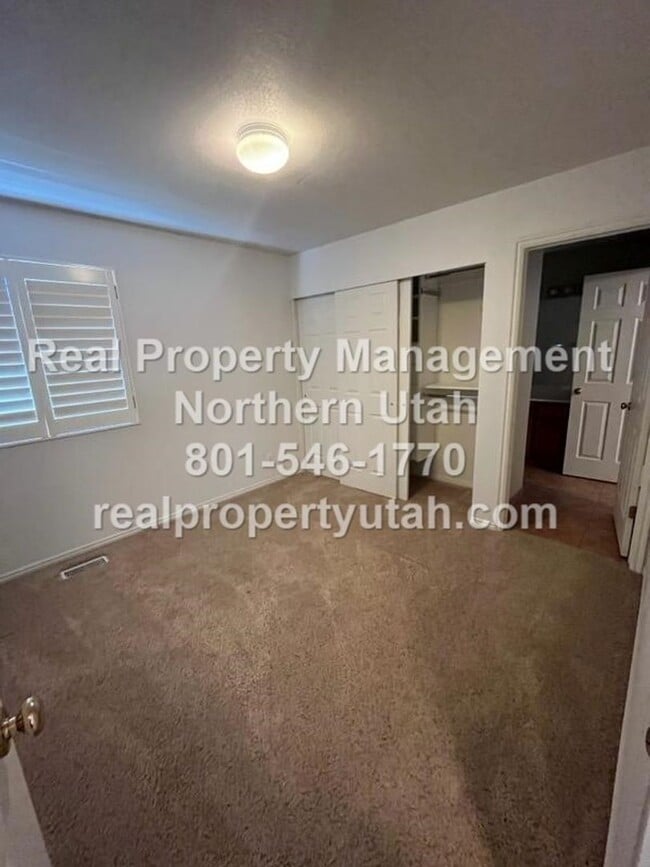 Building Photo - 3 Bedroom Layton Home Coming Available in ...