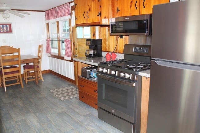 Building Photo - 12 Waterman St