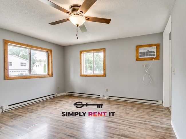 Building Photo - Sunset Ave 3 Bedroom Duplex in Kelley, IA