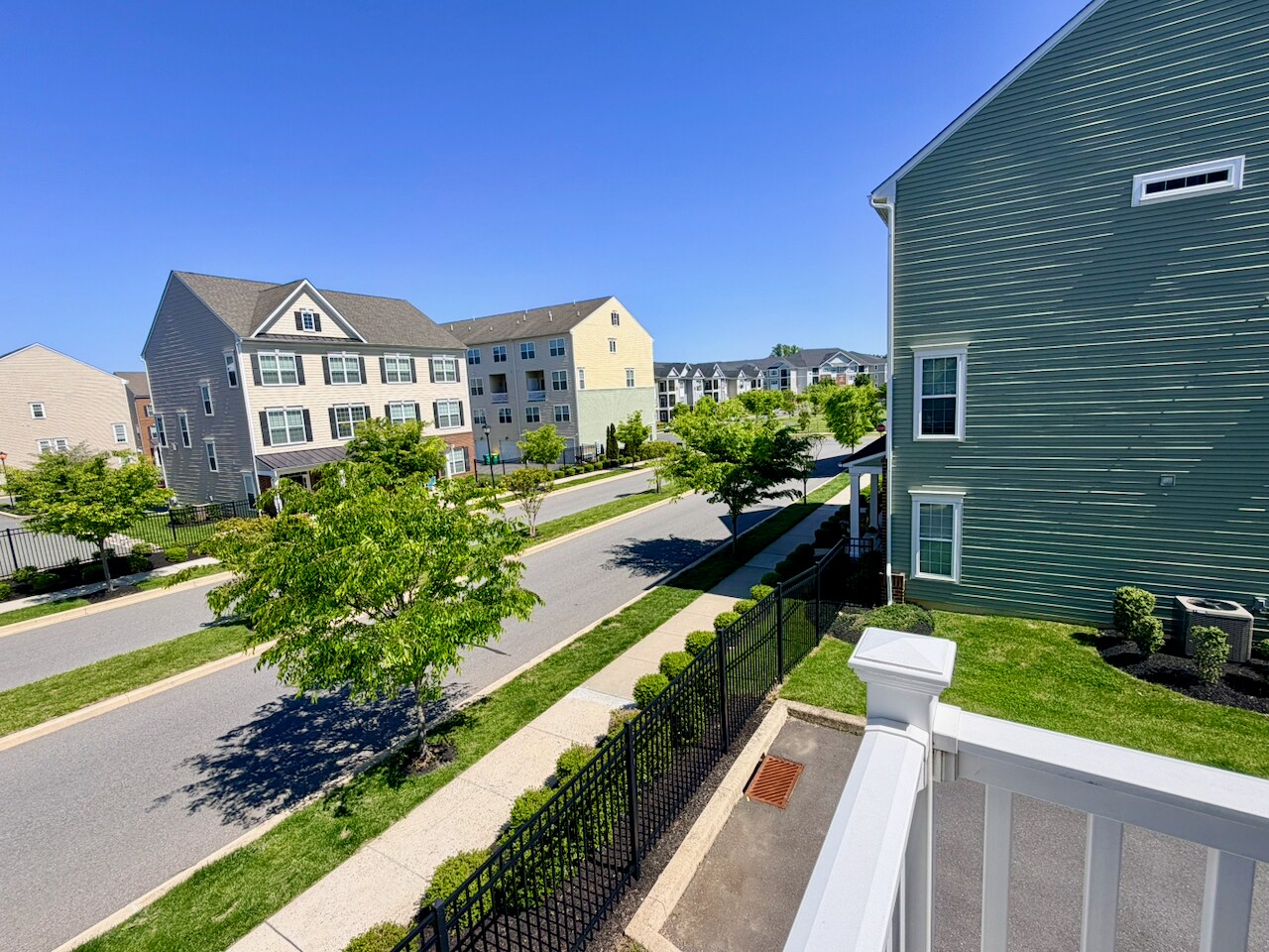 Enjoy the view - 3744 Green St