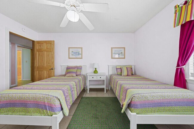 Building Photo - 1007 W Beach Blvd