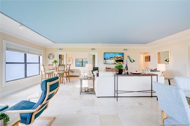 Building Photo - 1289 NE Ocean Blvd